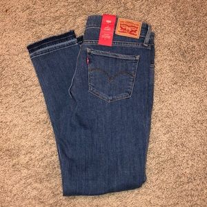 NWT LEVI SKINNY JEANS